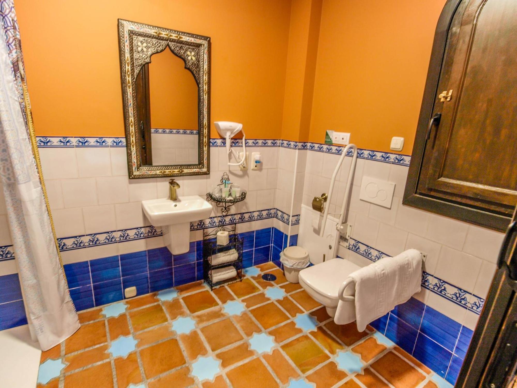 La Esperanza Hotel Alcala del Valle Luaran gambar